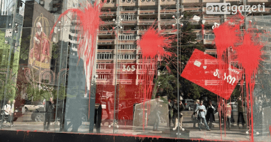 В Грузии протестующие облили краской отделение «Либерти Банка»