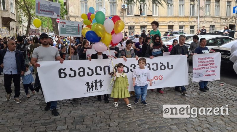 Родители детей с ахондроплазией прекратили протест