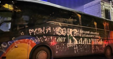 Что известно о российском ансамбле, автобус которого облили краской в Тбилиси