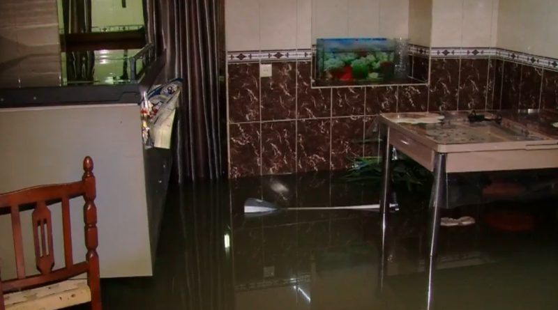 В Кутаиси затоплены дороги и первые этажи жилых домов