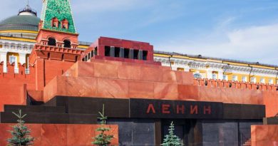 В Москве задержали мужчину, пытавшегося бросить «коктейль Молотова» в мавзолей Ленина