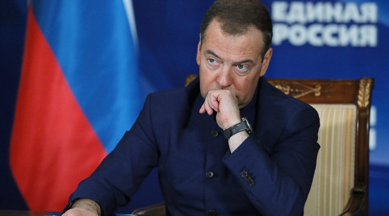 Медведев угрожает руководству Украины «Судным днем»