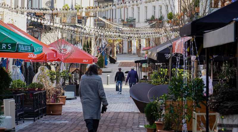 Мэр Тбилиси: до 40 открытых кафе на проспекте Агмашенебели работают без разрешения