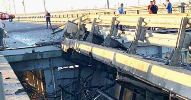 СМИ: Крымский мост поврежден в результате атаки беспилотников