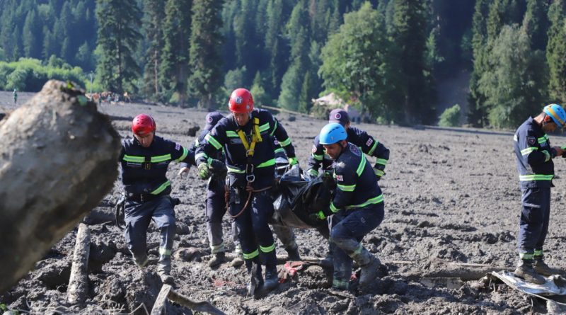 В зоне бедствия обнаружено 12 погибших, тела шестерых опознаны