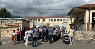 Пашинян: 400 тонн гуманитарного груза, отправленного в Карабах, по-прежнему находятся на въезде в Лачинский коридор