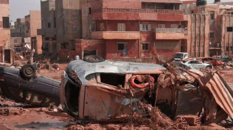АР: Наводнение в Ливии унесло жизни по меньшей мере 2000 человек