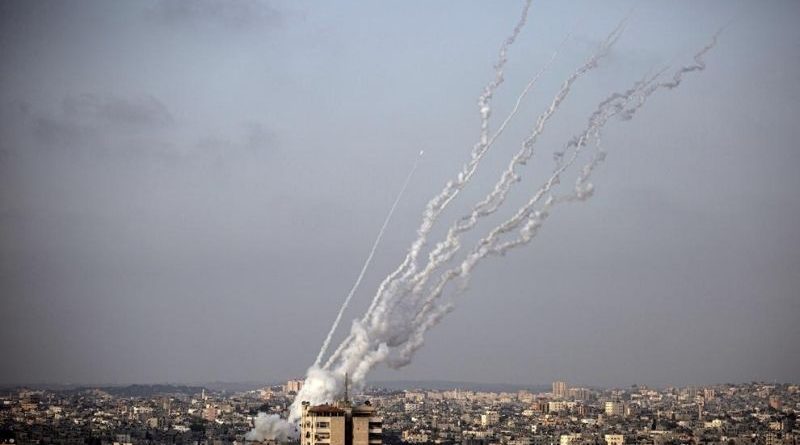 Израиль открыл огонь по Сирии после того, как «ракеты упали на территорию Голанских высот»