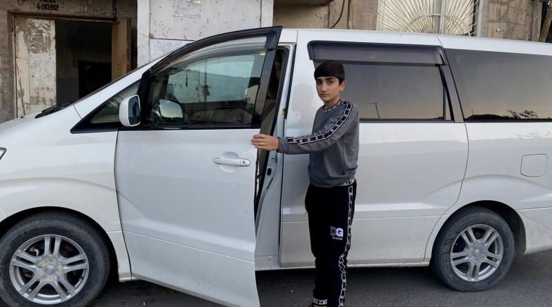 «Легендарный парень» за рулём минивэна — 13-летний Гор Хачатрян эвакуировал семью из Карабаха