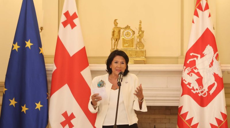 В оппозиции прокомментировали призыв президента Грузии собраться у дворца Орбелиани
