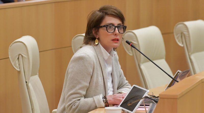 Женщины депутаты требуют отставки главы парламентского Комитета по обороне