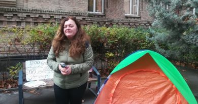 Учительница Майя Экаладзе прекратила голодовку, но продолжат протест
