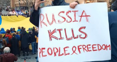 В Тбилиси проходит марш в поддержку Украины — ФОТО