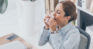 Почему нельзя прикрывать нос ладонью при чихании? Может сильно пострадать другой орган