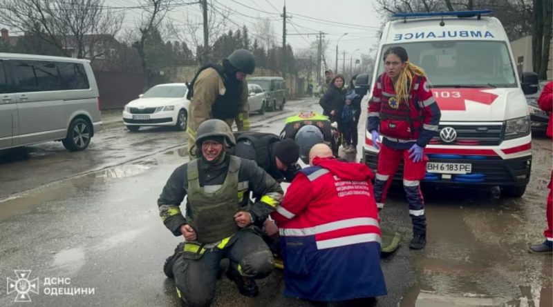 Россия нанесла удары по Одессе — погибли 14 человек, в том числе врач скорой помощи и спасатель