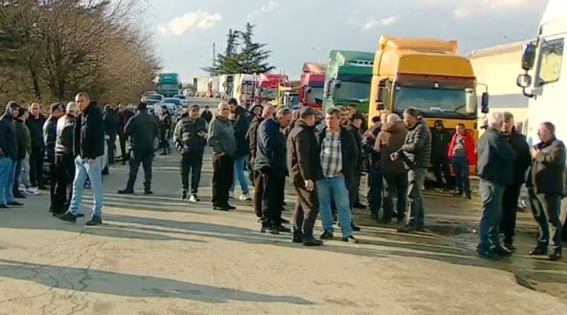 Водители и перевозчики требуют встречи с премьером Грузии – второй день протеста