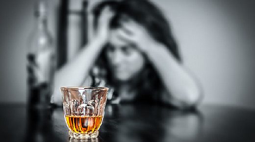 Врач Исаев: женский алкоголизм является излечимым