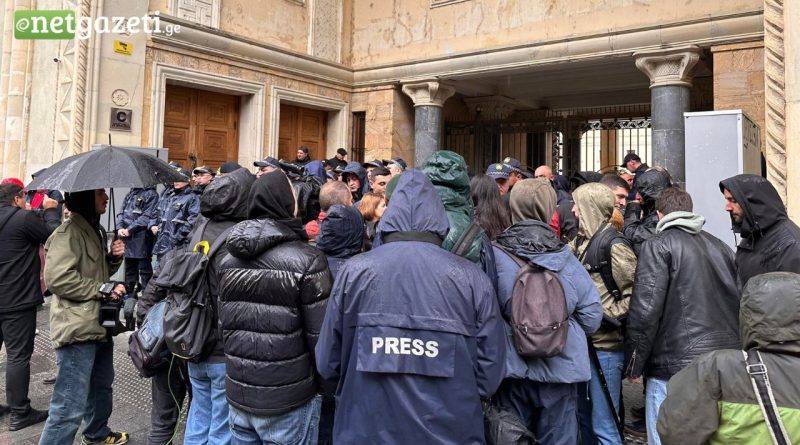 Часть журналистов не пропустили в парламент Грузии