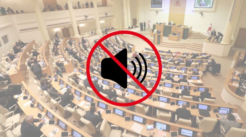 Интернет-изданиям по-прежнему запрещено работать в парламенте