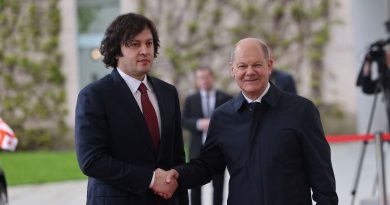 Олаф Шольц призвал «Грузинскую мечту» не принимать «российский закон»