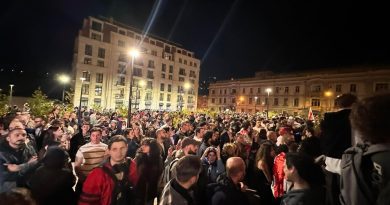 Протест продолжается у здания госканцелярии Грузии