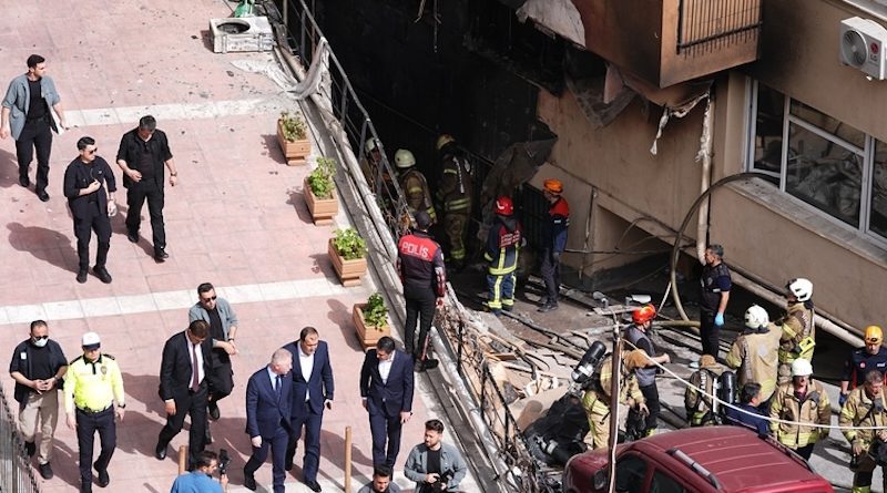Жертвами пожара в ночном клубе в Стамбуле стали не менее 27 человек