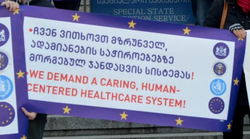 Онкологические больные встретили министра здравоохранения акцией перед парламентом