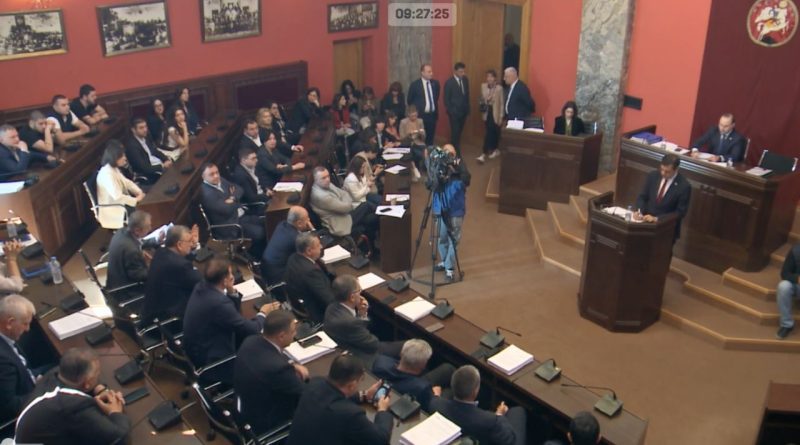 Процедура преодоления вето президента проходит в парламенте на фоне дебатов