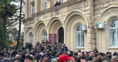 После отставки Бжания протестующие покинули «правительственные здания» в Сухуми