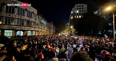 В Батуми возле здания суда проходит масштабная акция протеста