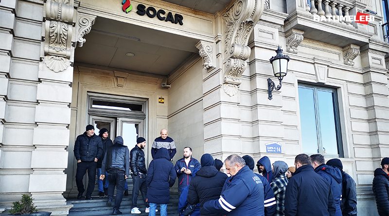 «Мы работаем за мизерную зарплату» — около двух сотен работников компании SOCAR бастуют