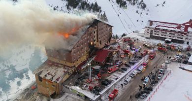 При пожаре в отеле на горнолыжном курорте в Турции погибли 76 человек