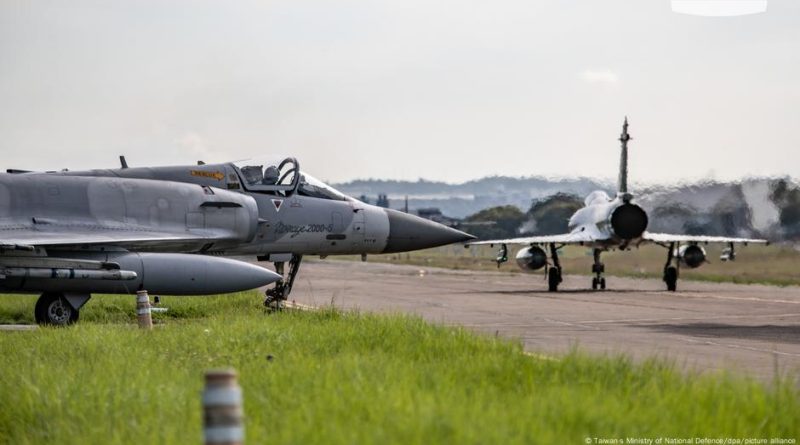 Франция поставила Украине первые истребители Mirage 2000-5