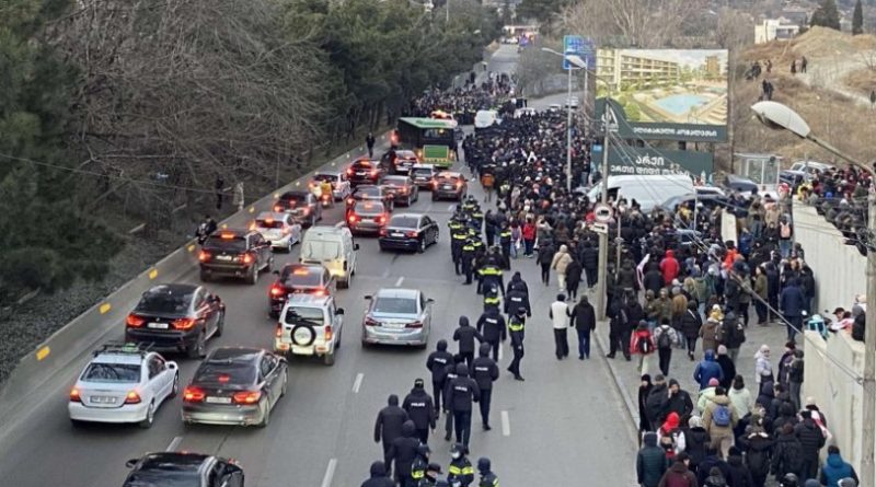 Mediachecker: на митинге у Tbilisi Mall зафиксировано более 10 случаев вмешательства в деятельность СМИ