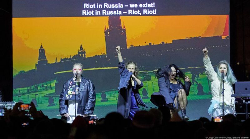 Пять участниц группы Pussy Riot заочно арестованы в Москве