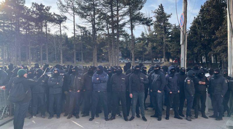 В Тбилиси у торгового центра Tbilisi Mall проходит акция протеста