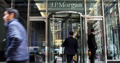 WSJ: JPMorgan заблокировал 2 млрд долларов из России