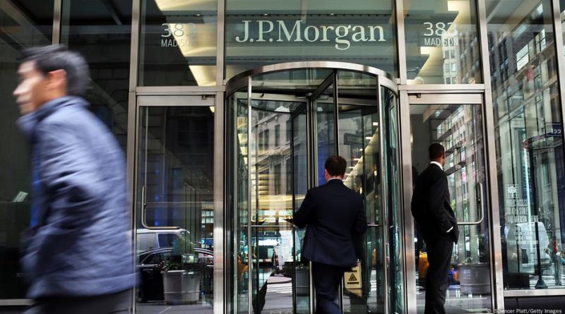 WSJ: JPMorgan заблокировал 2 млрд долларов из России