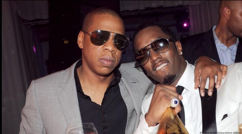 Женщина, обвинявшая рэперов Jay-Z и P.Diddy в изнасиловании, отозвала иск