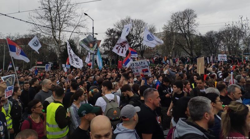 Исторические протесты в Белграде: чем возмущены сербы