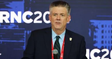 CBS News выяснила, как редактора Atlantic добавили в чат об ударах по Йемену. Его спутали с чиновником Трампа