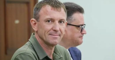 Генерала Попова приговорили к пяти годам. Он критиковал начальство, а судили его за мошенничество