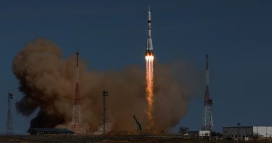 Корабль «Союз МС-27» с российско-американским экипажем долетел до МКС