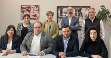 Профсоюз госслужащих: с государственной службы были уволены более 800 человек