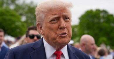 Рейтинг Трампа за 100 дней президентства рухнул ниже минимума за 80 лет истории США