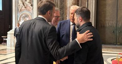 Зеленский встретился в Риме с Макроном и Стармером