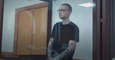 Анархисту Алексею Рожкову дали 16 лет за поджог военкомата. Он сбежал в Бишкек, но его поймали и вернули в Россию