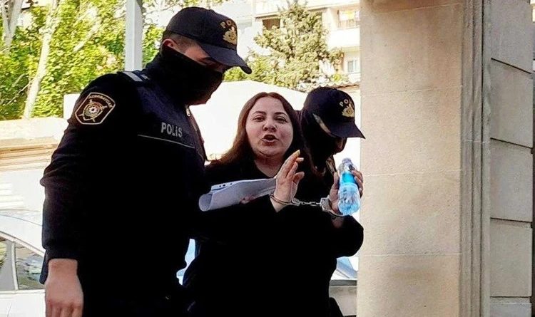Азербайджанской журналистке Ульвии Али «угрожали изнасилованием» полицейские во время задержания