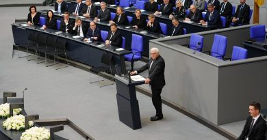 Годовщина освобождения от нацизма в тени войны в Украине