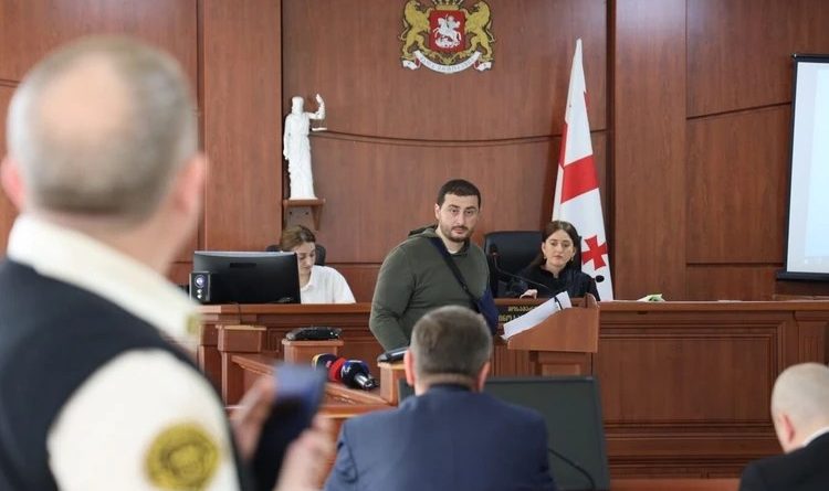 Эксперт по делу Мзии Амаглобели утверждает, что на лице начальника полиции, получившего пощечину, нет следов травмы